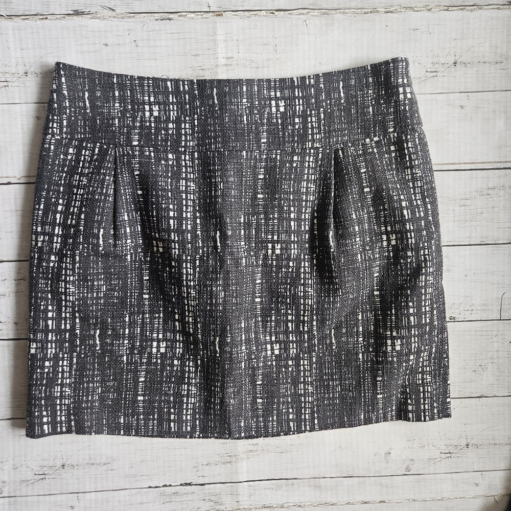 J. Crew Black And White Tweed Style Skirt Size 2‎